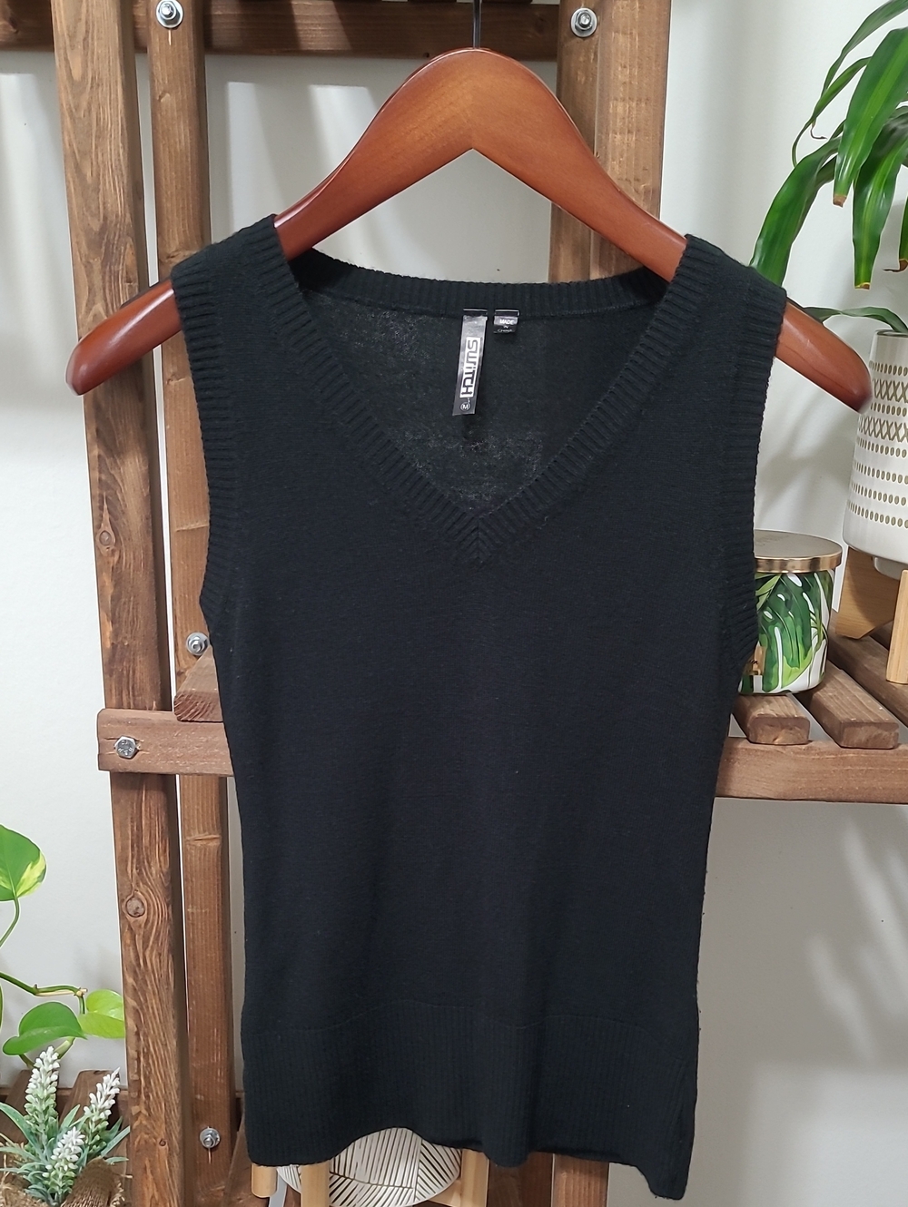 3/$25  Very Lightweight V-Neck Sleeveless Sweater/Knit Top